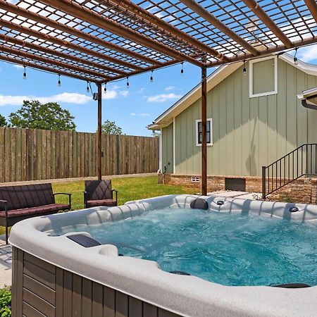 Blumenhaus Sleeps 6 Full Kitchen Plus Hot Tub Фредериксберг Экстерьер фото