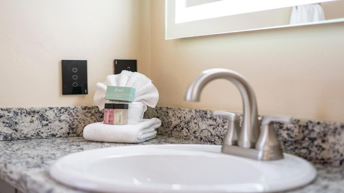 Blumenhaus Sleeps 6 Full Kitchen Plus Hot Tub Фредериксберг Экстерьер фото
