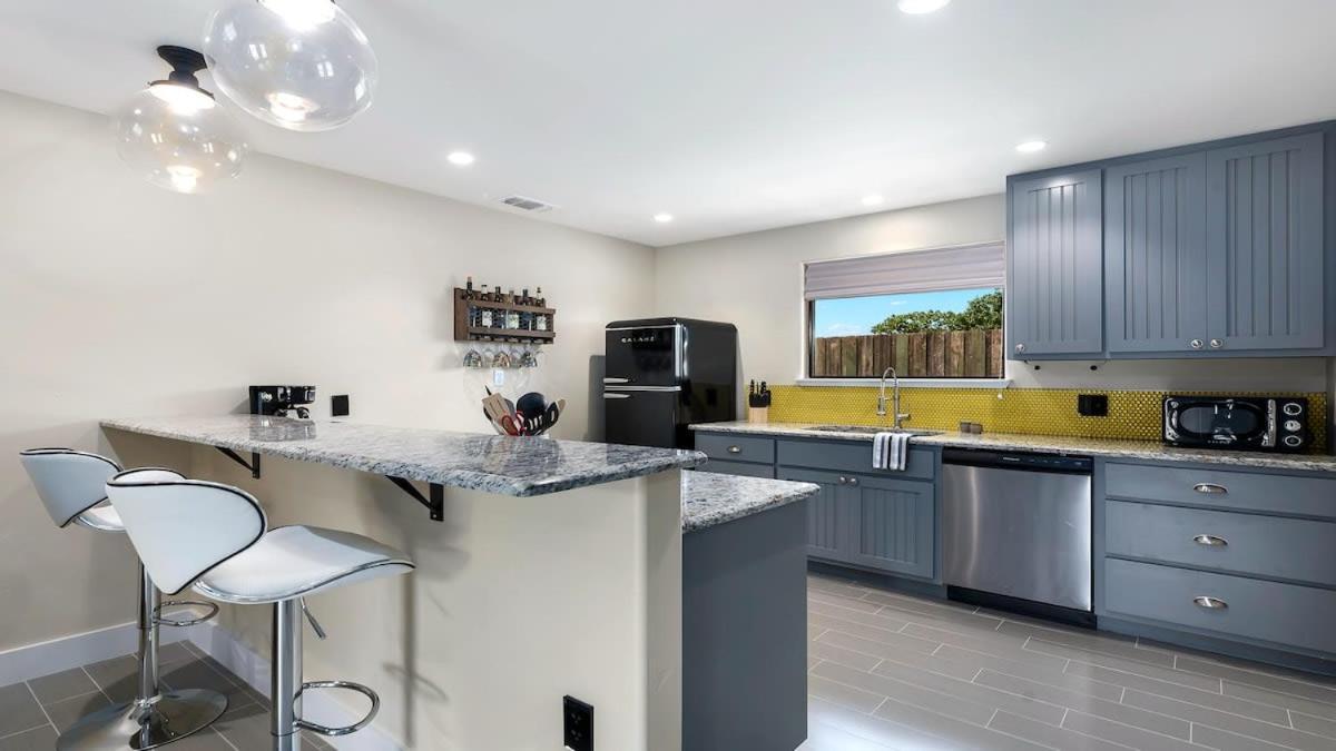 Blumenhaus Sleeps 6 Full Kitchen Plus Hot Tub Фредериксберг Экстерьер фото