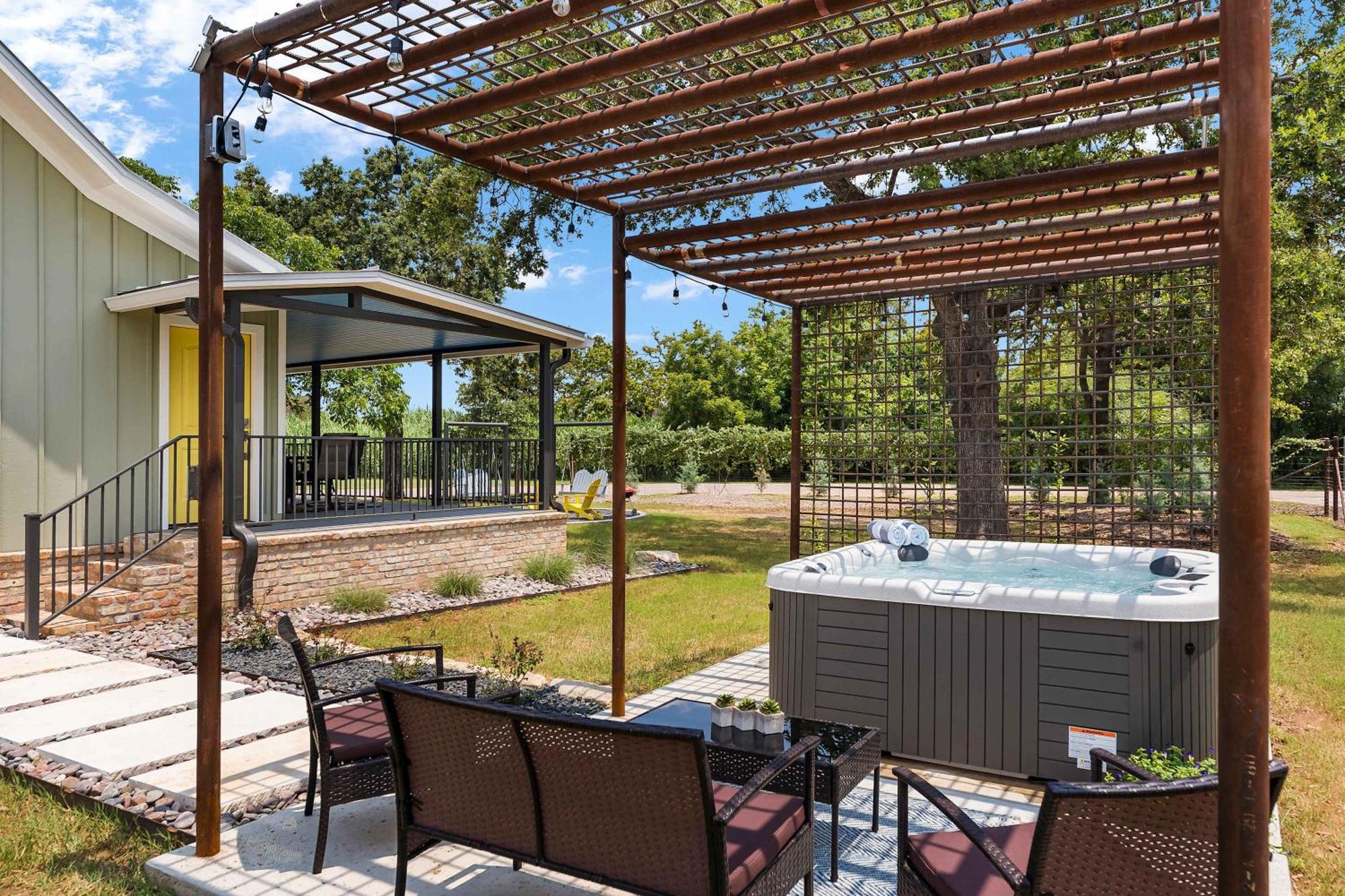 Blumenhaus Sleeps 6 Full Kitchen Plus Hot Tub Фредериксберг Экстерьер фото